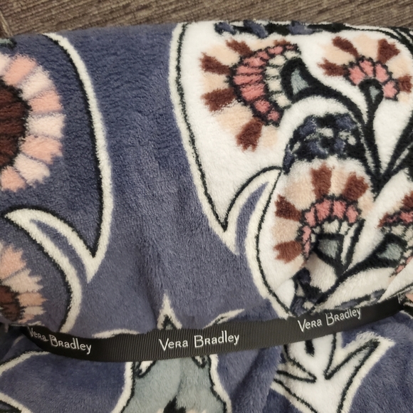 Vera Bradley Ornate Blooms Throw-NWT - Picture 4 of 5